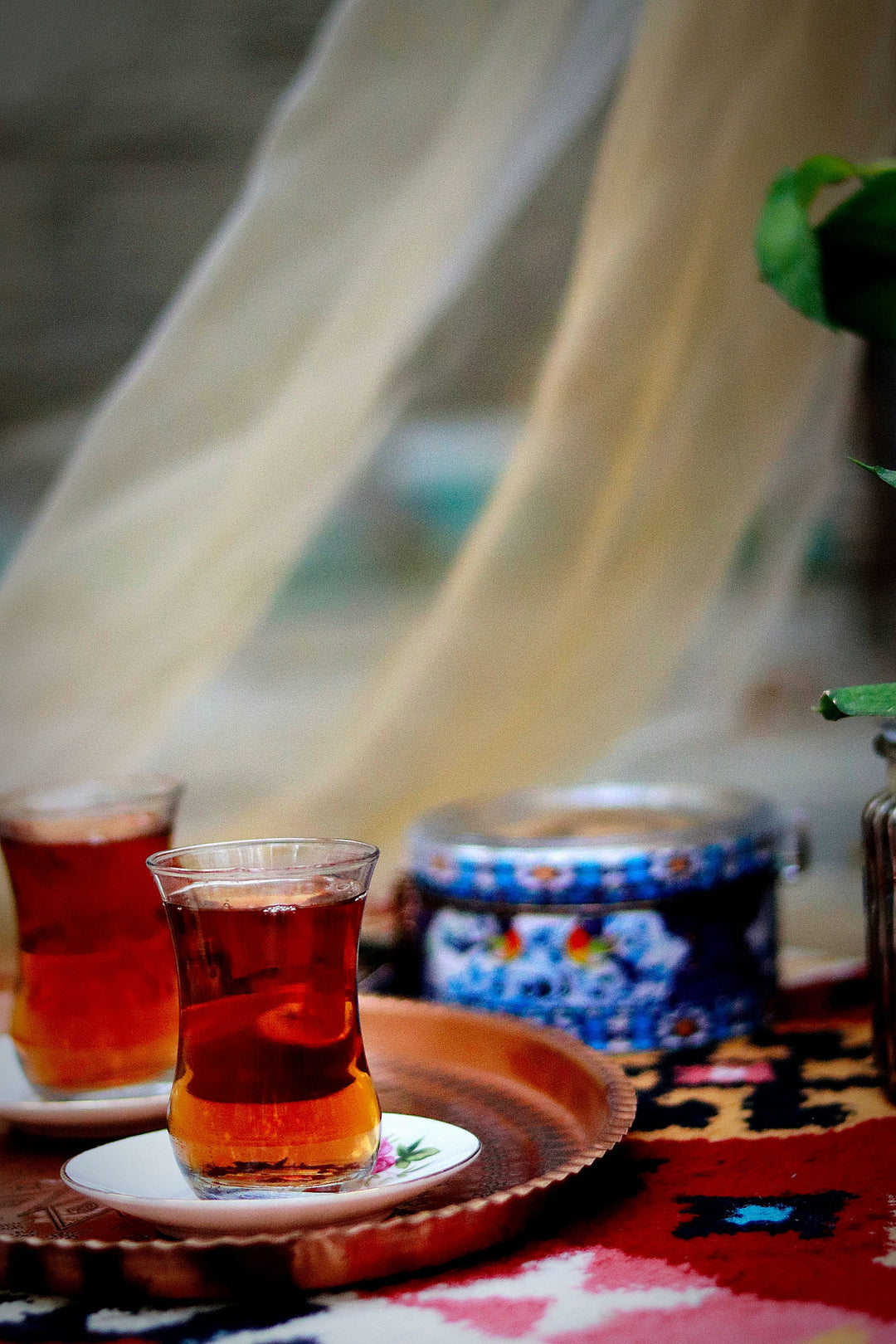  How to Make Persian Saffron Tea: A Warming Autumn Recipe with Cardamom